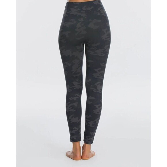 New! SPANX Camo Look At Me Now Seamless Leggings, XS - Picture 3 of 8